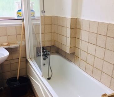 Room in a Shared House, Sidney Avenue, N13 - Photo 3