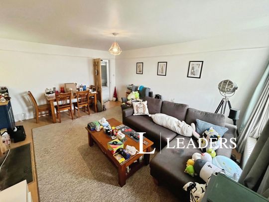 3 bedroom apartment to rent Palmeira Square, Hove, East Sussex, BN3 - Photo 1