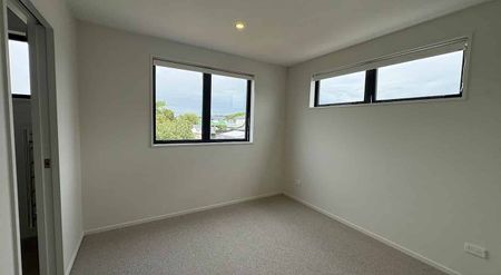 Brand new 2 bedroom, 2 bathroom Townhouse! - Photo 2