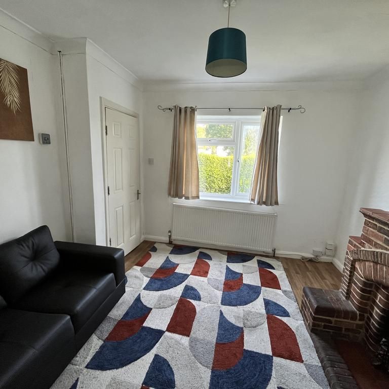 1 bedroom in a house share to rent - Photo 1