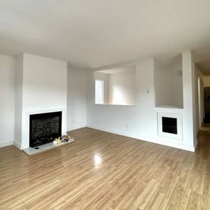 Unfurnished room in a 3 bed, 2 bath - Photo 2