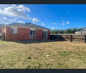 21 Horseshoe Circuit, Truganina, Vic 3029 - Photo 2