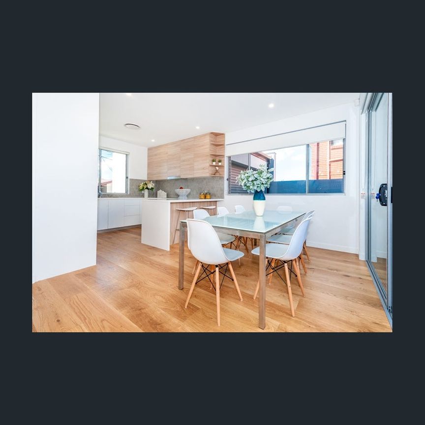 Ultra Contemporary Designer Living - Photo 1