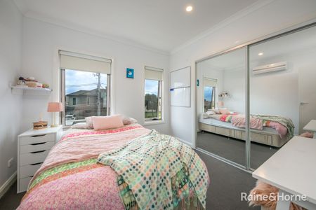 Contemporary Refinement - Family Home. - Photo 5