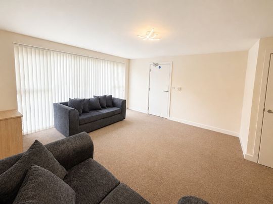 Room in a Shared House, Sangha Close, LE3 - Photo 1