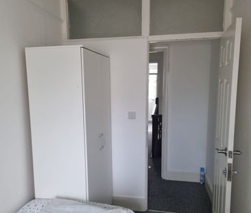 Room in a Shared House, Babington Road, NW4 - Photo 3