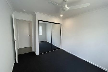 Modern 4 bedroom home in quiet location - Photo 2