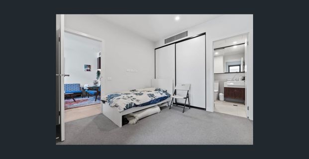 Bright & Modern 2-Bedroom Apartment in Doncaster East - Photo 1