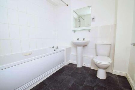 Augustine Court, Spire View, SP2 - Photo 4