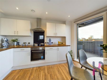 2 bedroom flat to rent - Photo 5