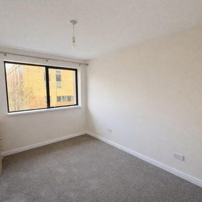 South Row Milton Keynes - Photo 1