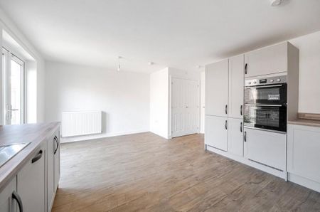 4 bedroom detached house to rent - Photo 5