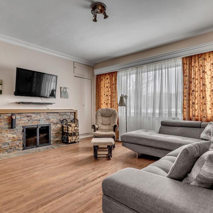 En face de l'université Laval - Photo 1