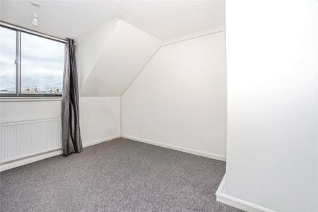 3 bedroom apartment to rent - Photo 4