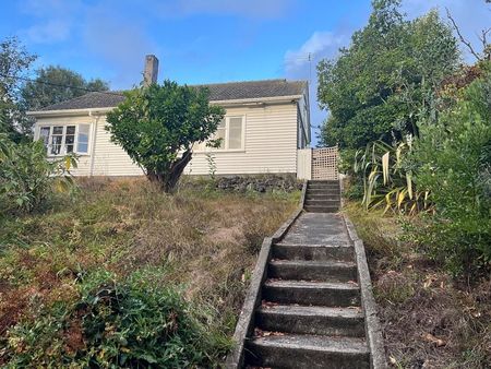 Spacious 4-Bedroom Home Available Immediately - Photo 4