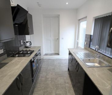 3 bedroom semi-detached house to rent - Photo 3