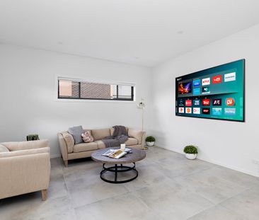 Luxury 3 Bedroom Townhouse - Photo 1