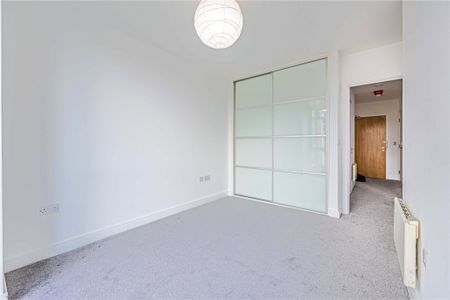 1 bed Flat for rent - Photo 2