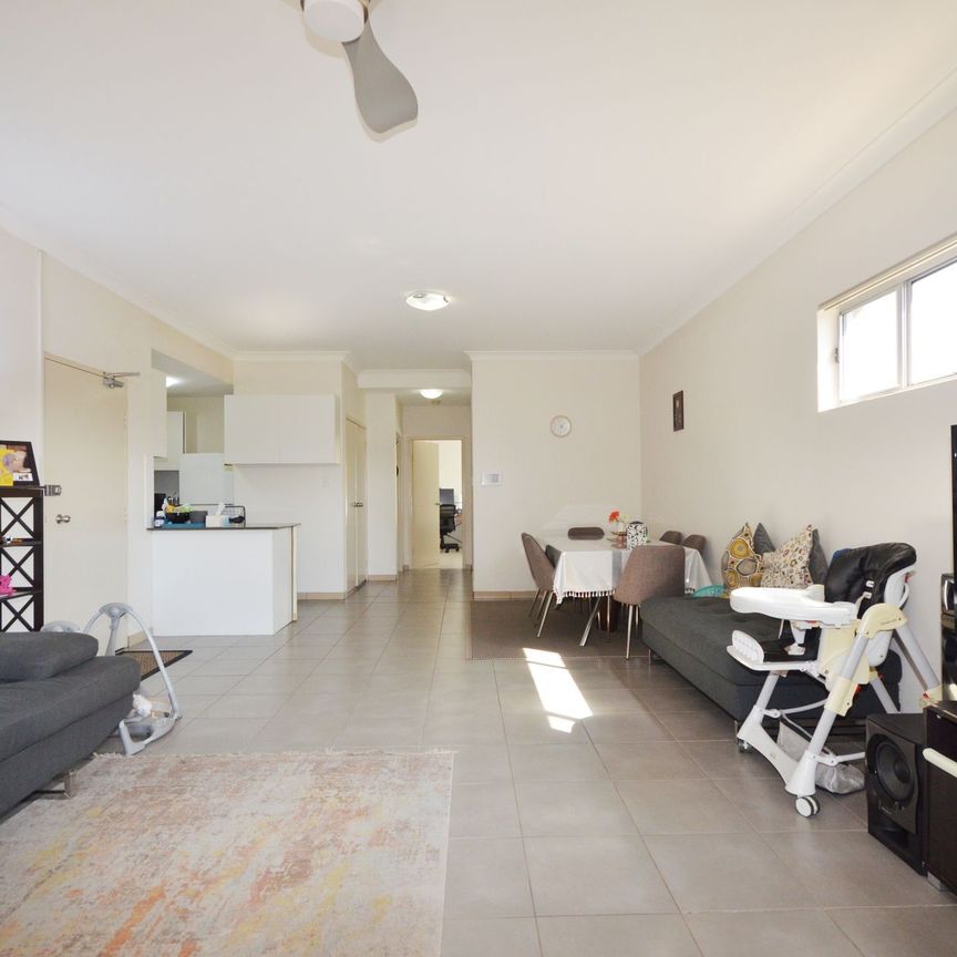 Conveniently Situated near Wentworthville Train Station&excl;&excl;&excl;&excl; - Photo 1