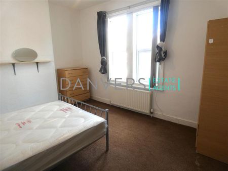 4 bedroom terraced house to rent - Photo 2