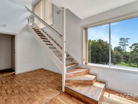 Large family home in great location! - Photo 2