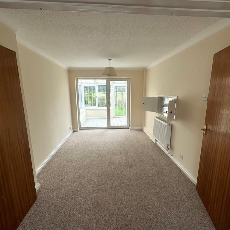 4 bedroom semi-detached house to rent - Photo 1