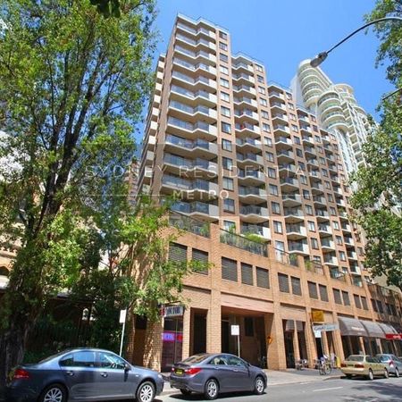 New Paint, New Carpet, Bright & Sunny 2 Bedroom Apartment - Windsor Plaza - Photo 3