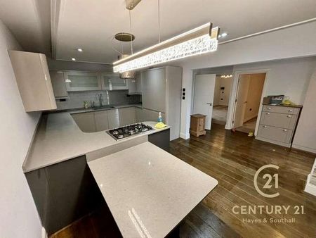 Domers Wells Lane, UB1 - Photo 2