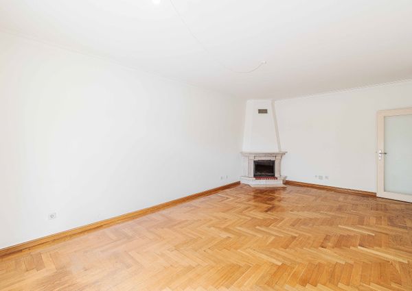 APARTAMENTO T2 NO ARNEIRO - CARCAVELOS