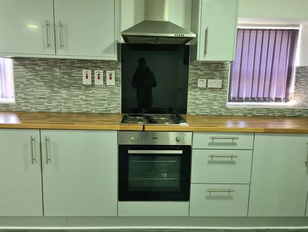 1 Bed Flat, Regent Street, B66 - Photo 3