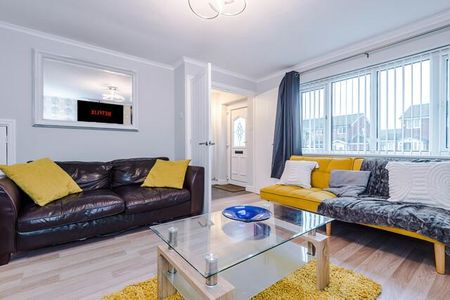 5 bedroom semi-detached house to rent - Photo 5