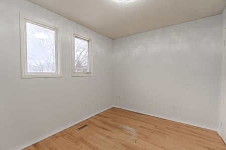 For Lease - 111 Garden Drive, Barrie, Ontario - Photo 2