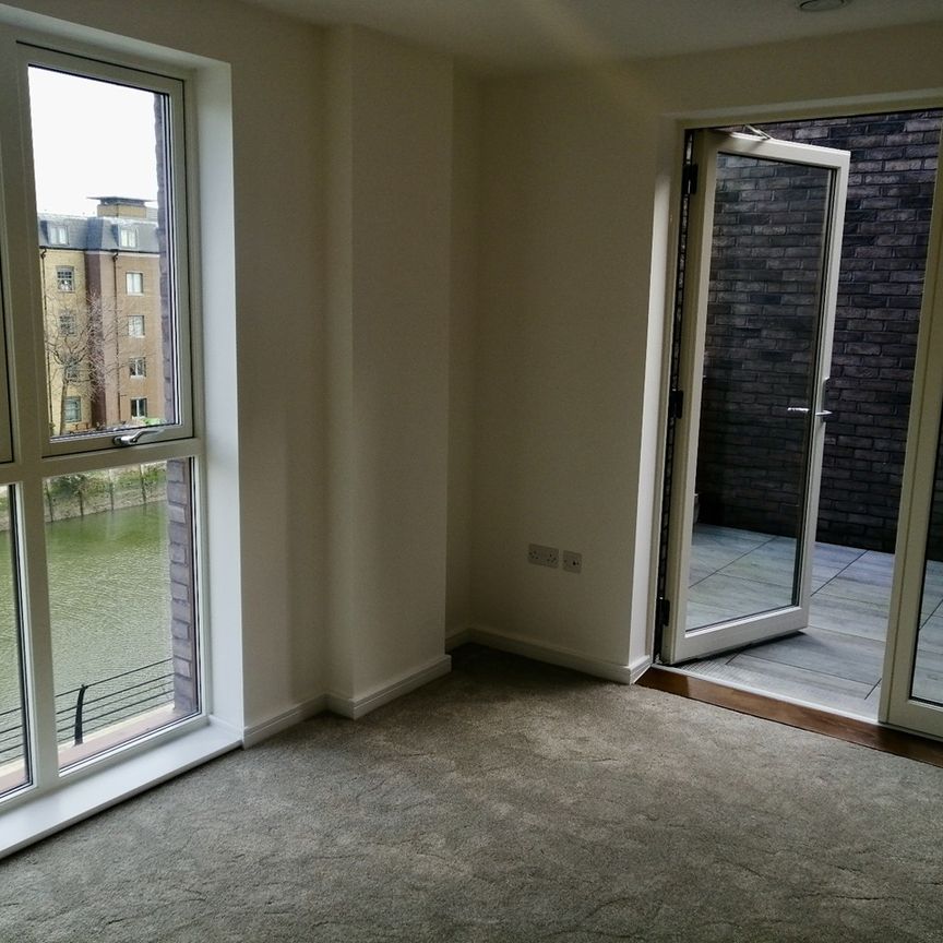 3 Bed Terraced House, Rope Walk, IG11 - Photo 1