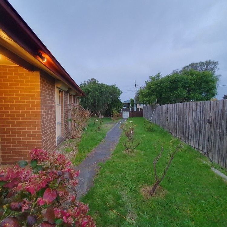 Perfect Family Home in the Heart of Cranbourne! - Photo 1