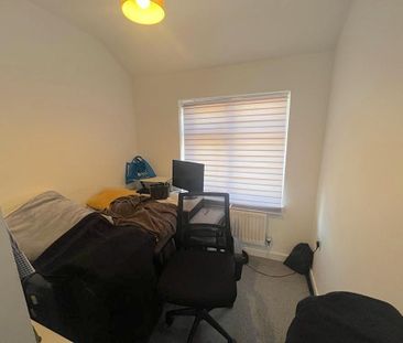 3 bedroom semi-detached house to rent - Photo 4