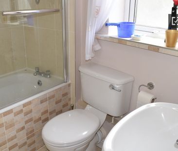 Interior room in shared apartment in Blanchardstown, Dublin - Photo 4