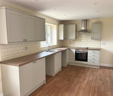 3 bedroom detached house to rent - Photo 3