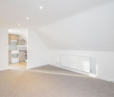 1 bed Flat To Let - Photo 3