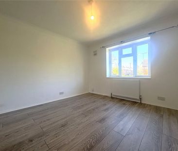 3 bed Terraced House for rent - Photo 2
