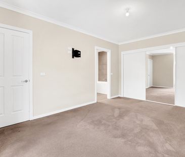 2/50 Thackeray Road, Reservoir VIC 3073 - Photo 1