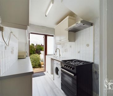 Benhurst Avenue, Hornchurch, RM12 - Photo 6