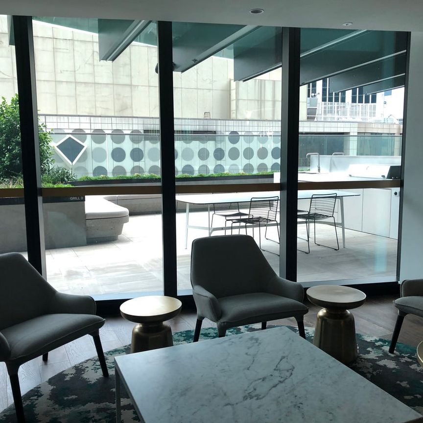 Heart of Melboutne’s CBD 2 bedroom Apatement for Rent! - Photo 1