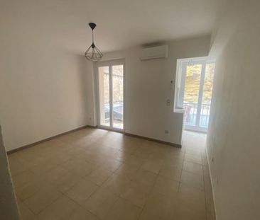 Location Appartement 1 pièce 18m² SALON DE PROVENCE 13300 - Photo 2