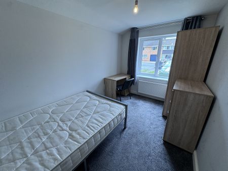 Yarburgh Way, Badger Hill - P10037 - Photo 3