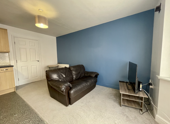 2 bedroom terraced house to rent - Photo 1