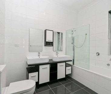 Family Home in Hear of Paddington - Photo 4