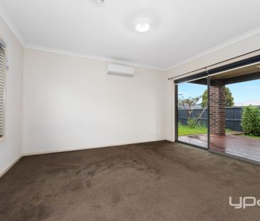 BEAUTIFUL FAMILY HOME - Photo 2