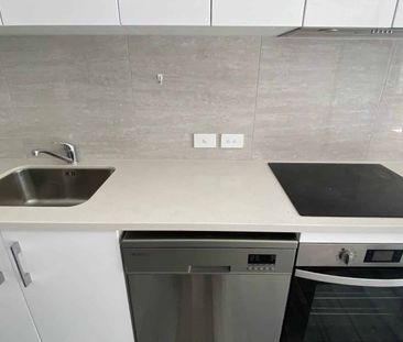 Modern One Bedroom Apartment for Rent - Photo 2