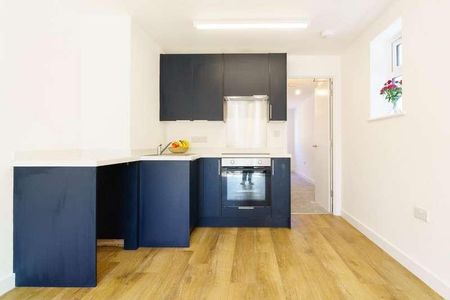 Kings Avenue, Falmouth, TR11 - Photo 2