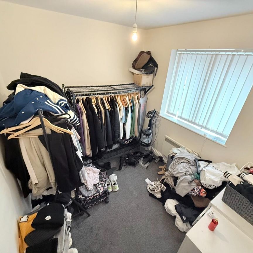 2 bedroom Flat To Let - Photo 1